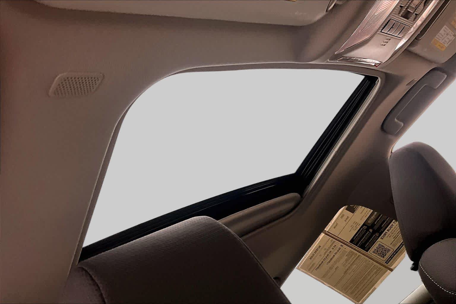 2025 Toyota RAV4 XLE - Photo 14