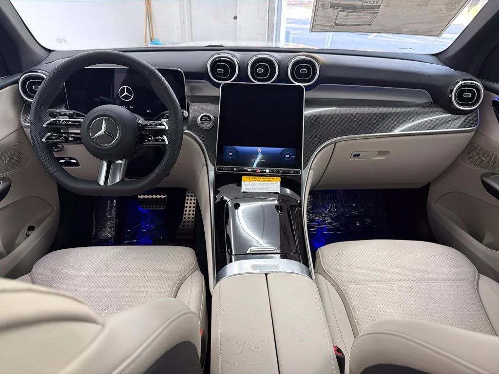 New 2027 White Mercedes-Benz GLC 300 image 22
