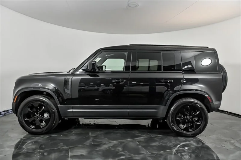 Used 2022 Santorini Black Metallic Land Rover 110 SE image 6