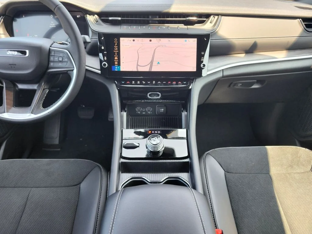 New 2026 Bright White Clear-Coat Exterior Paint Jeep Altitude image 14