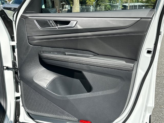 New 2026 White Volkswagen SE w/Technology image 14