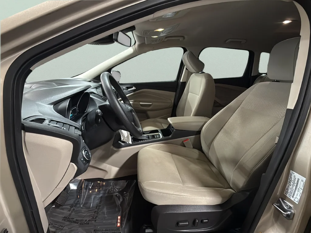 Used 2018 White Gold Metallic Ford SE image 26