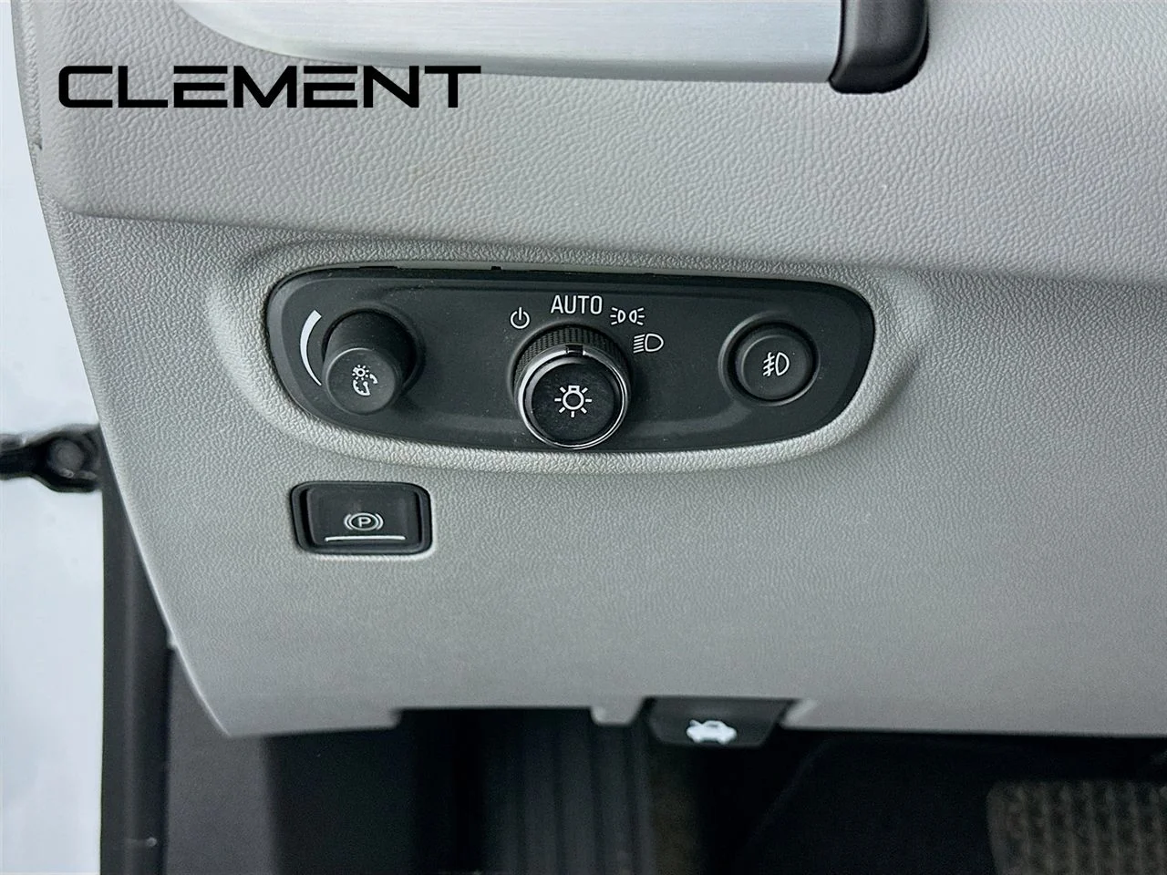 Used 2023 Summit White GMC SLT image 14