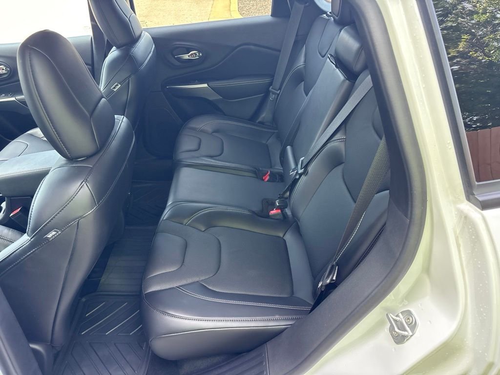 Certified Used 2021 White Jeep Latitude Lux image 10