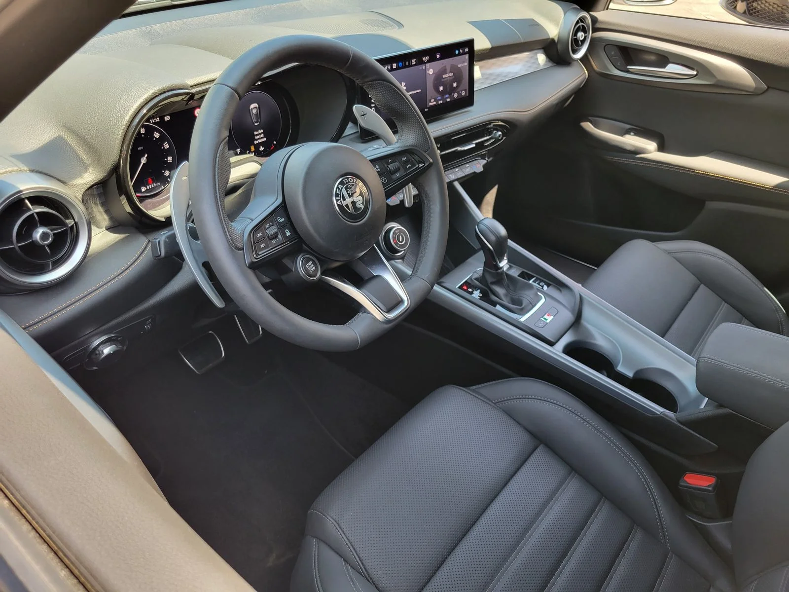 Used 2026 White Alfa Romeo Base image 3