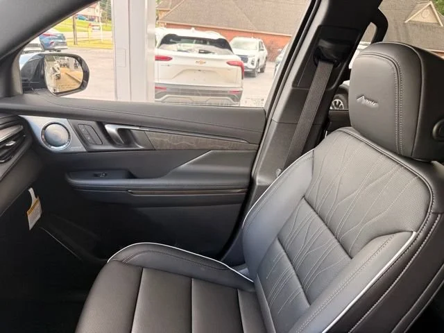 New 2026 Iridescent White Tricoat Buick Avenir image 27