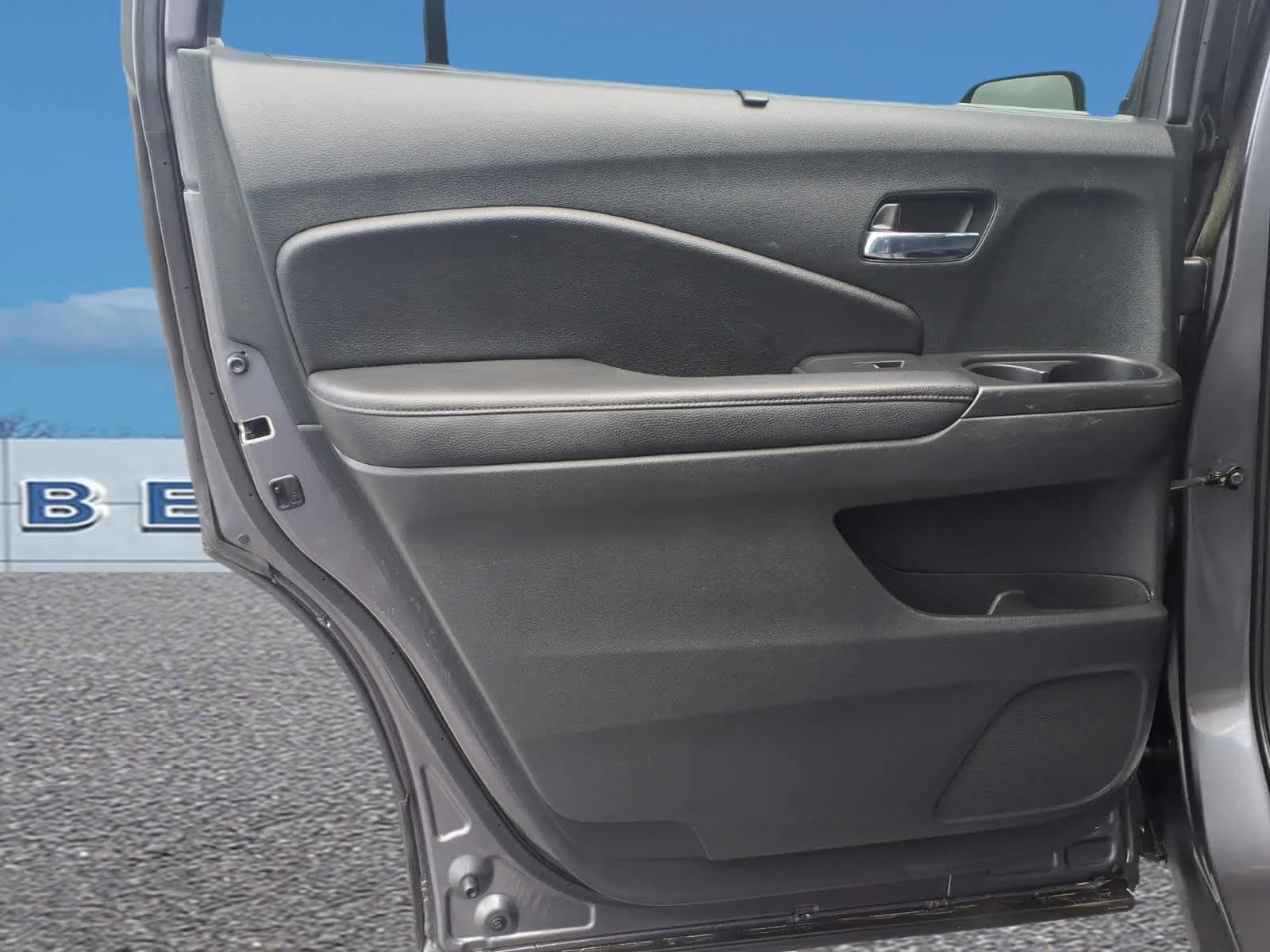 Used 2022 Modern Steel Metallic Honda Touring 8-Passenger image 27