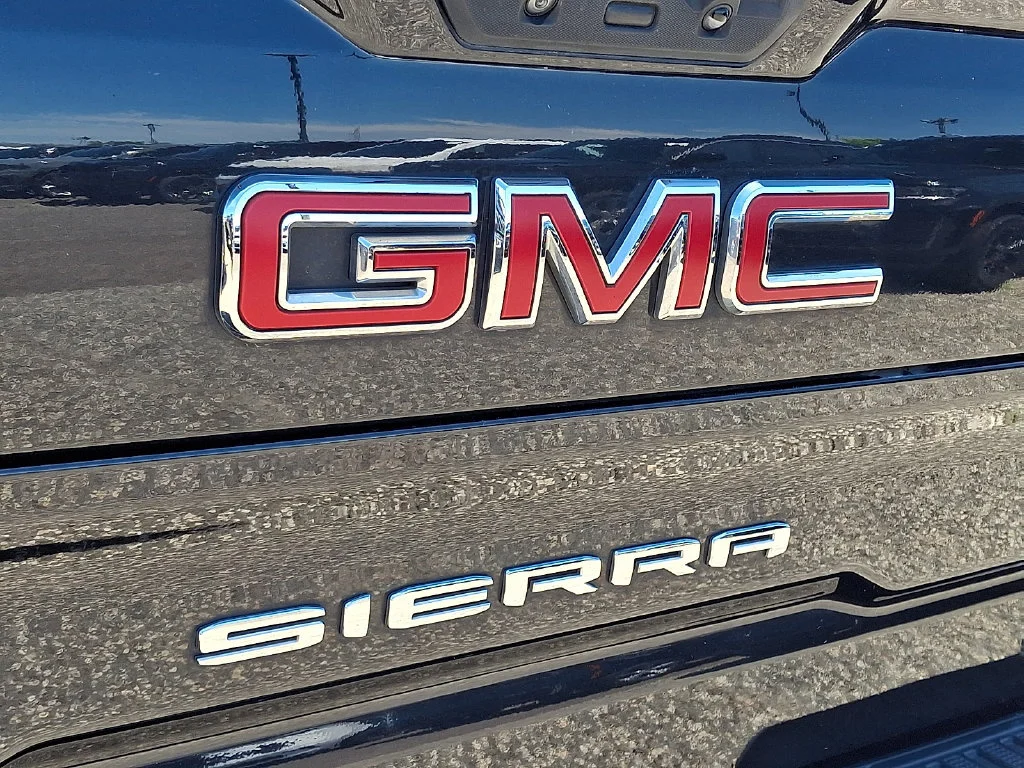 Used 2020 Carbon Black Metallic GMC SLT image 32