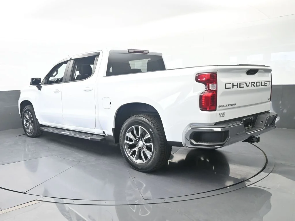 Used 2022 Summit White Chevrolet LT image 3