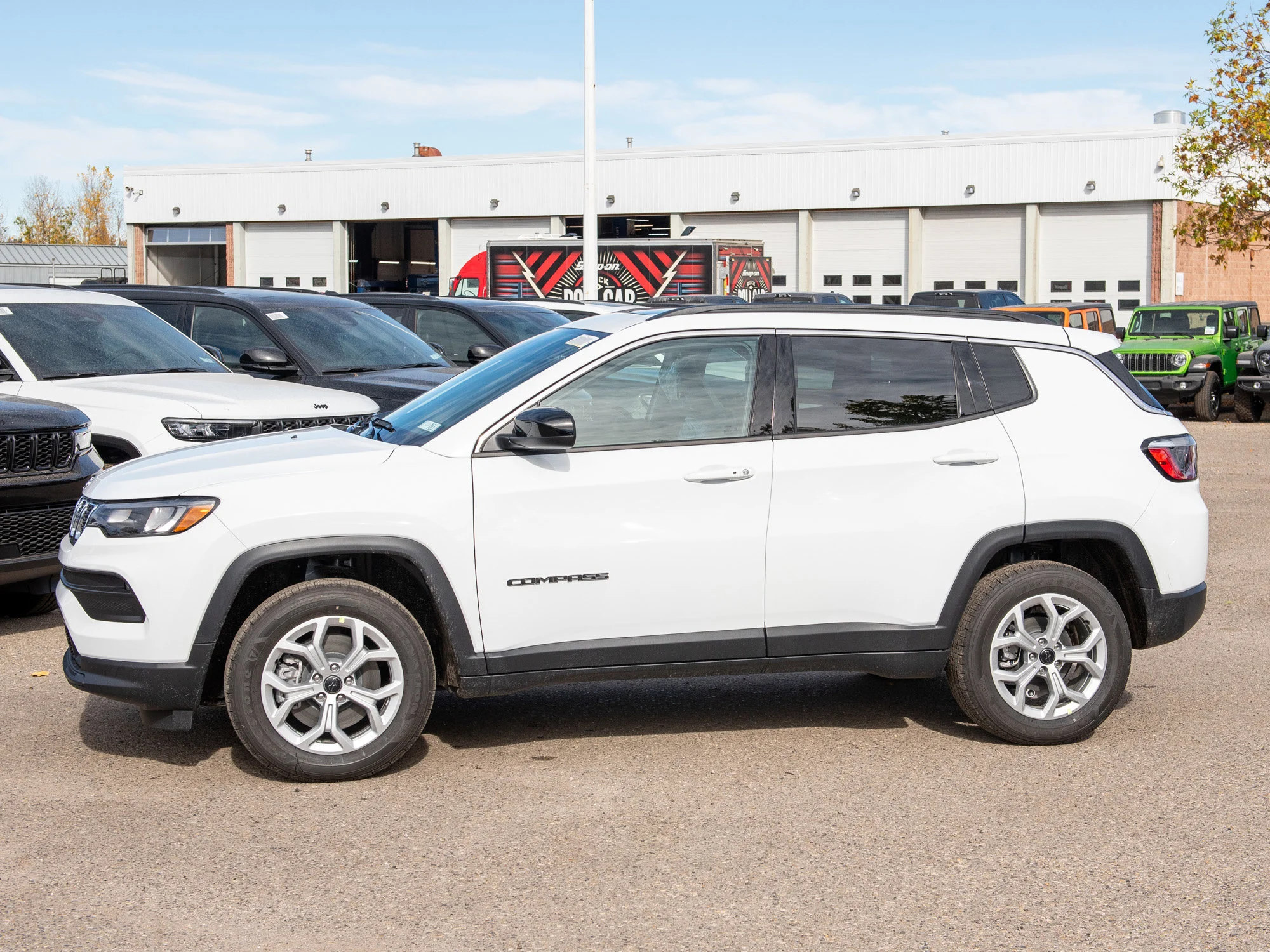 New 2026 White Jeep North* 4x4, Pano Sunroof, Heated Seats/Wheel, Remote Start image 2