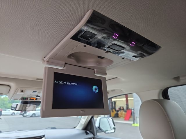 Used 2018 Crystal White Cadillac Premium image 17