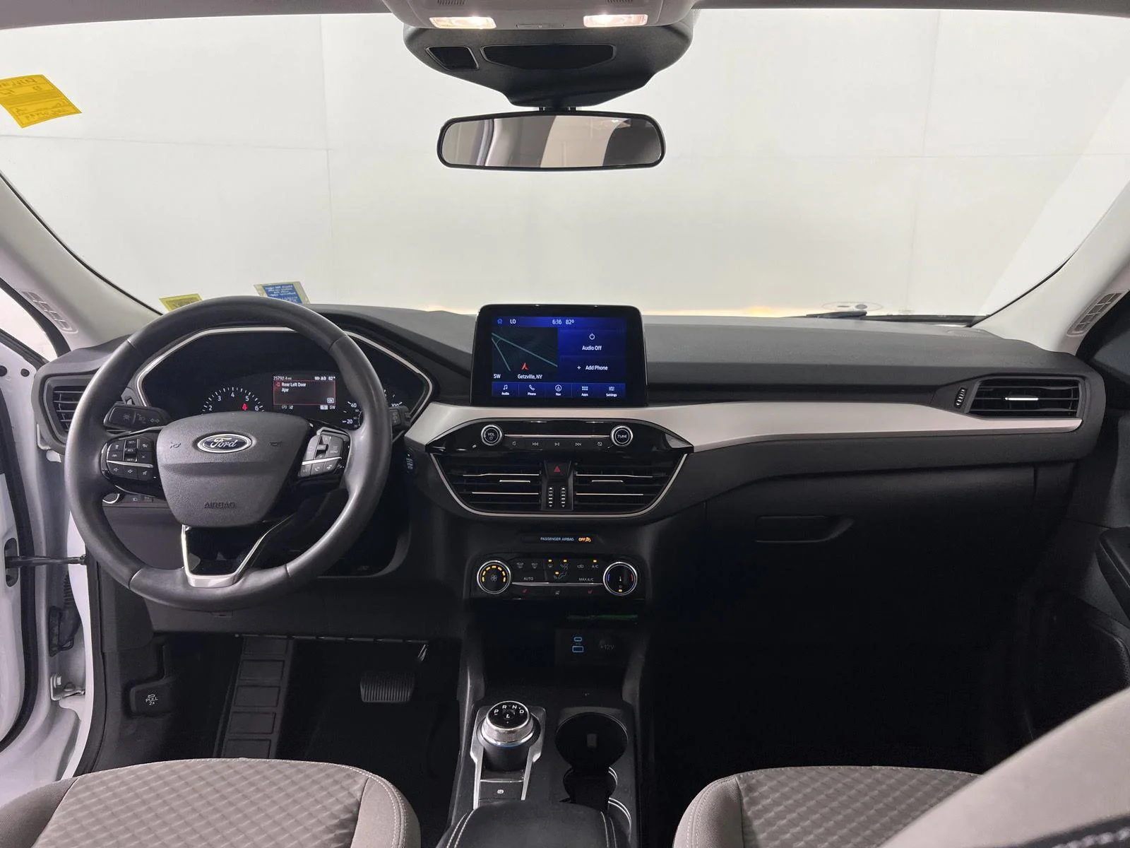 Used 2022 Oxford White Ford SE image 3