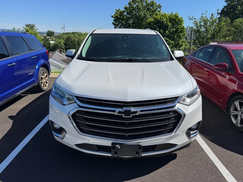 Used 2018 Beige Chevrolet Premier image 6