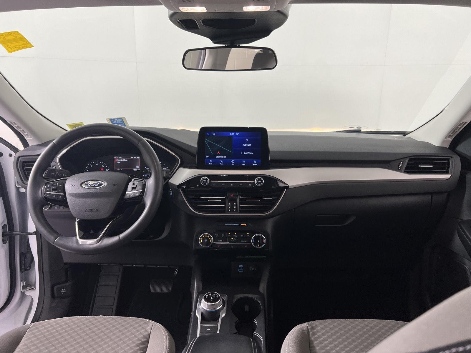 Used 2022 Oxford White Ford SE image 3