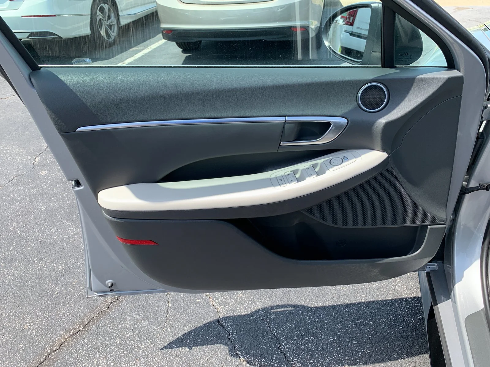 Used 2023 Silver Hyundai SEL image 12