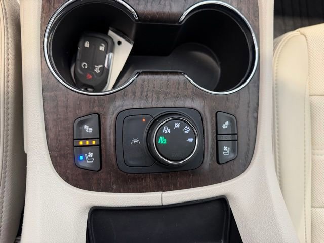 Used 2023 White Frost Tricoat GMC Denali image 33