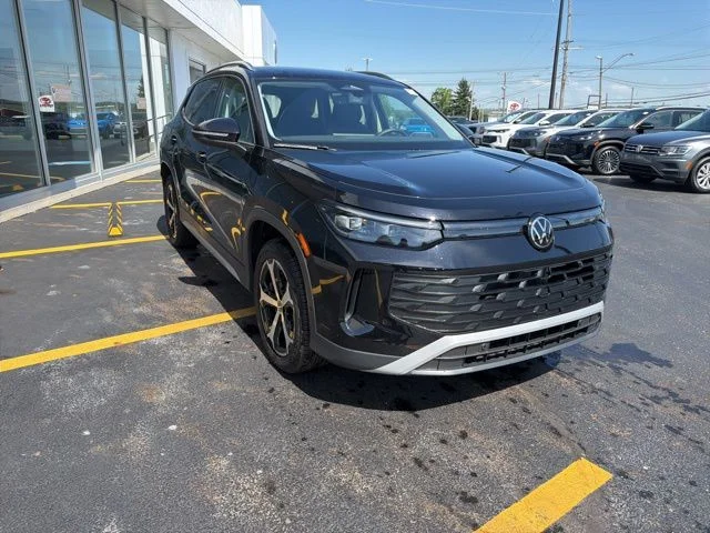 2025 Volkswagen Tiguan SE - Photo 8