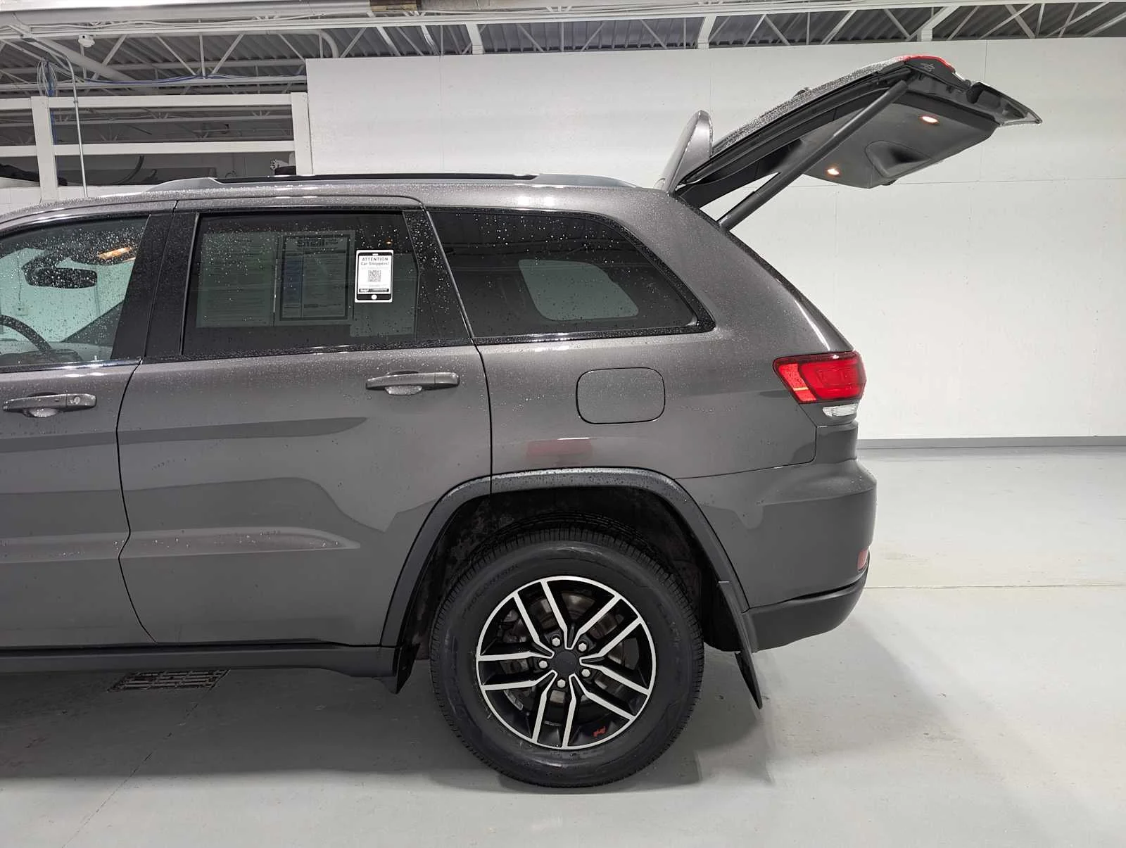 Used 2019 Granite Crystal Metallic Clearcoat Jeep Trailhawk image 11