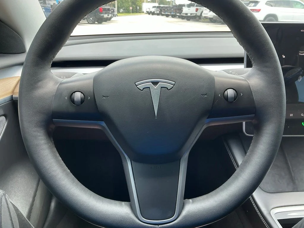 Used 2021  Tesla Standard Range Plus image 32