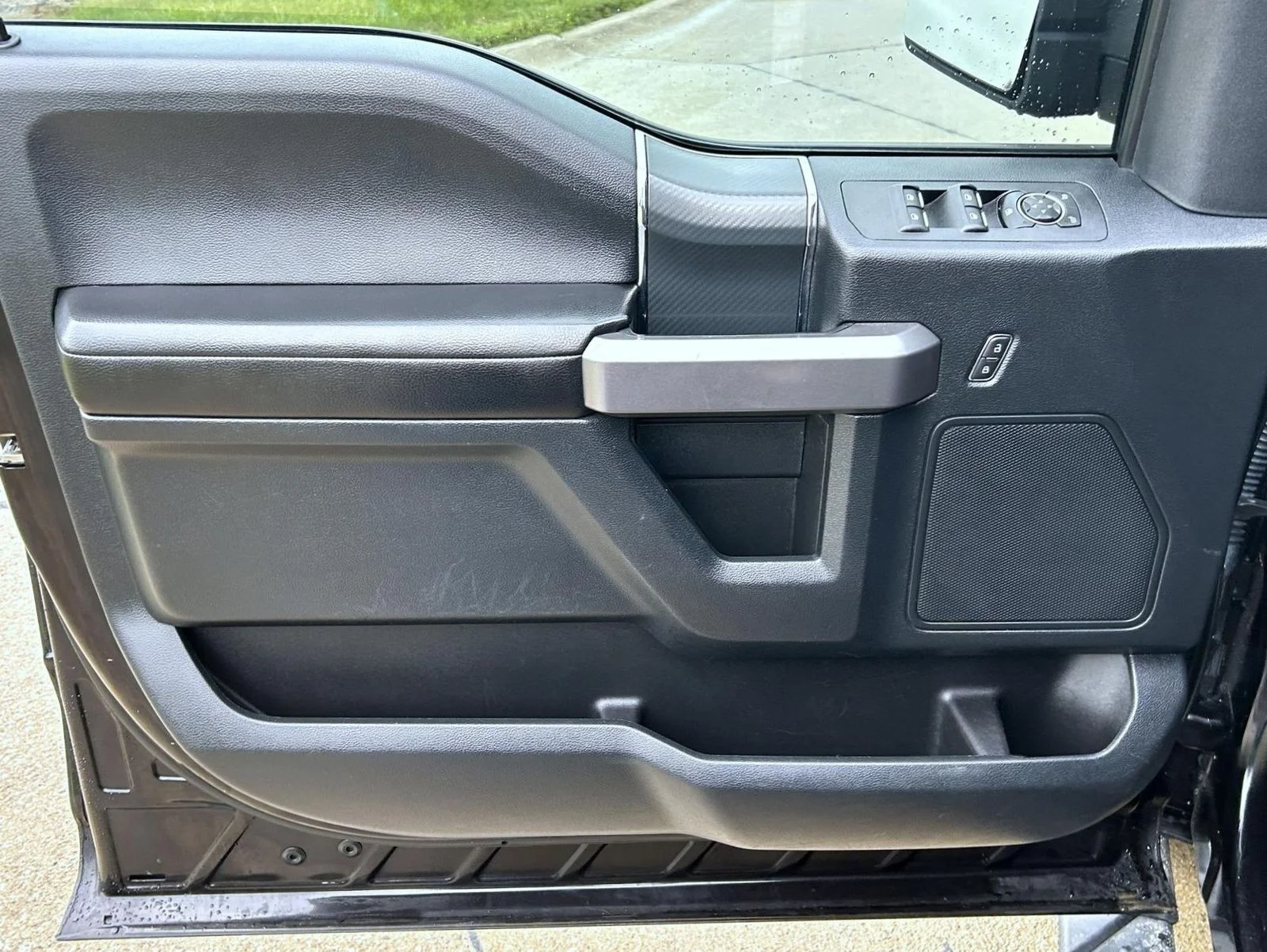 Used 2020 Black Ford XLT image 9