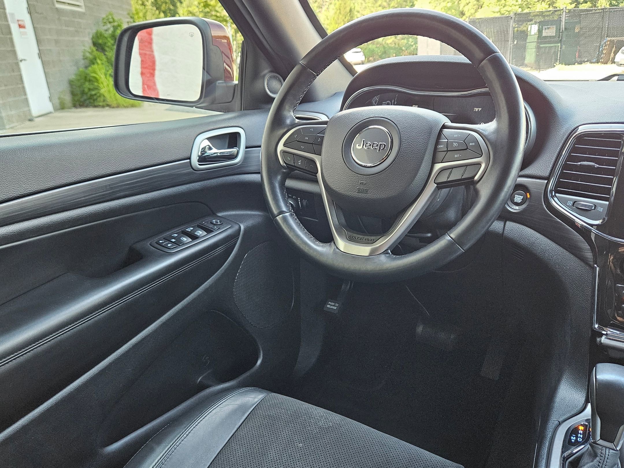 Used 2022 Velvet Red Pearlcoat Jeep Laredo X image 9