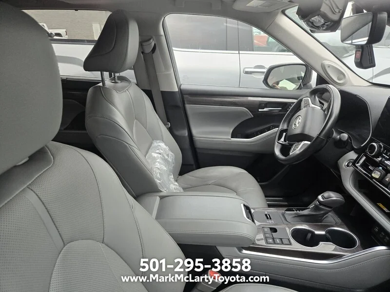 Used 2023 Celestial Silver Metallic TOYOTA LIMITED image 9