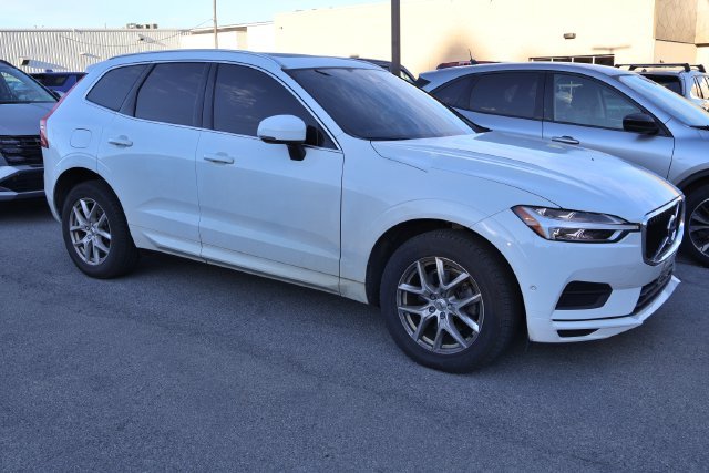 Used 2018 White Volvo T5 Momentum image 5