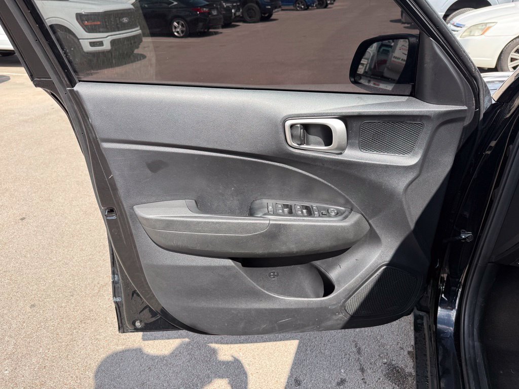 Used 2025 Black Hyundai SE image 6