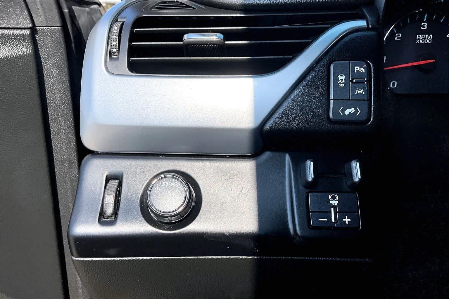Used 2018 Black Chevrolet Premier image 36