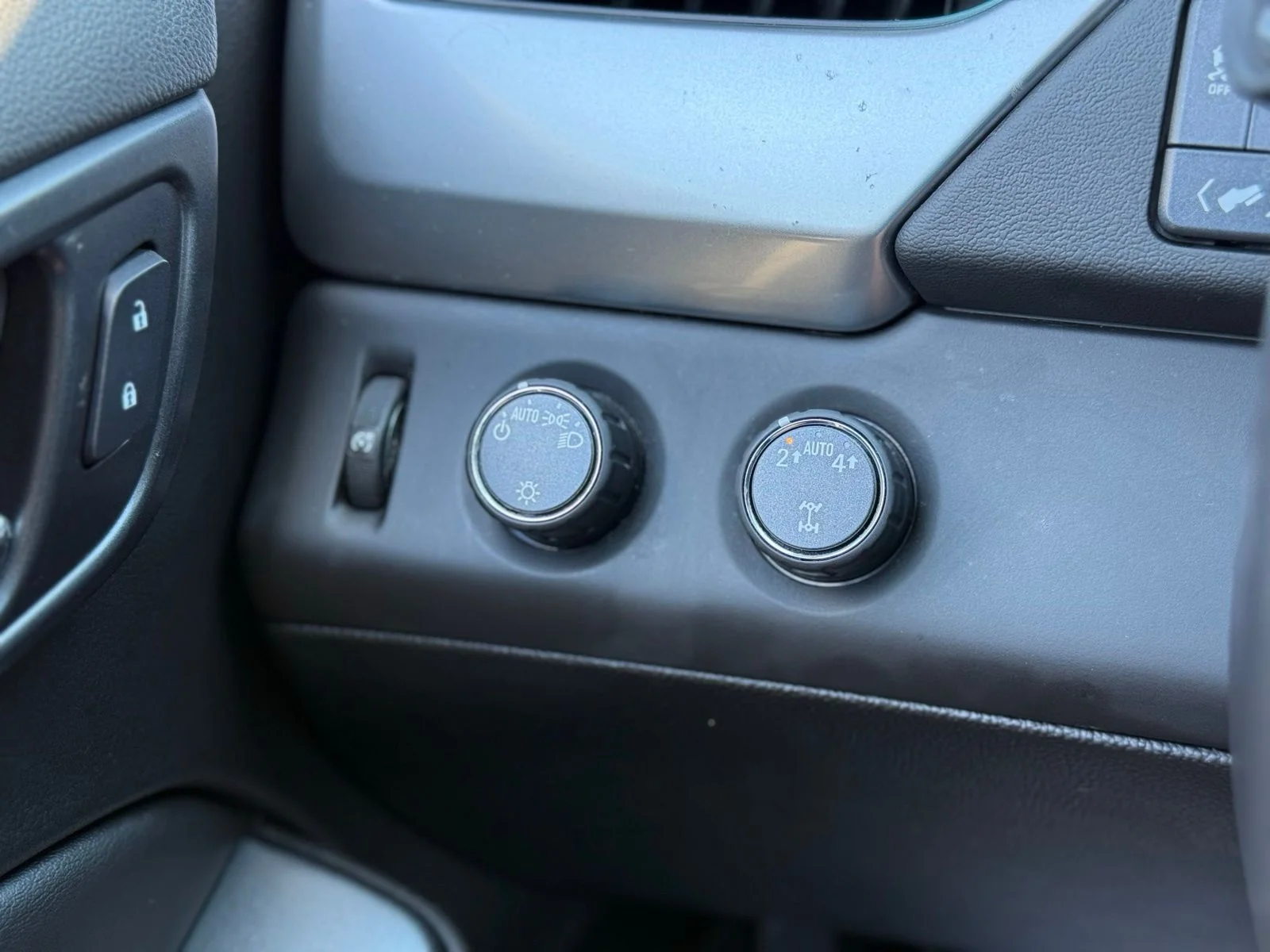 Used 2018 Black Chevrolet LT image 27