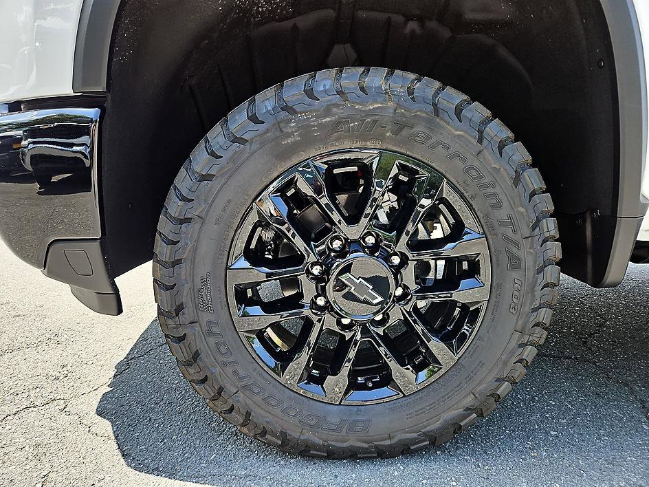 New 2026 Summit White Chevrolet LT image 9