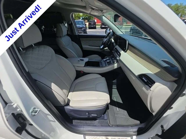 Used 2022 White Hyundai Calligraphy image 9