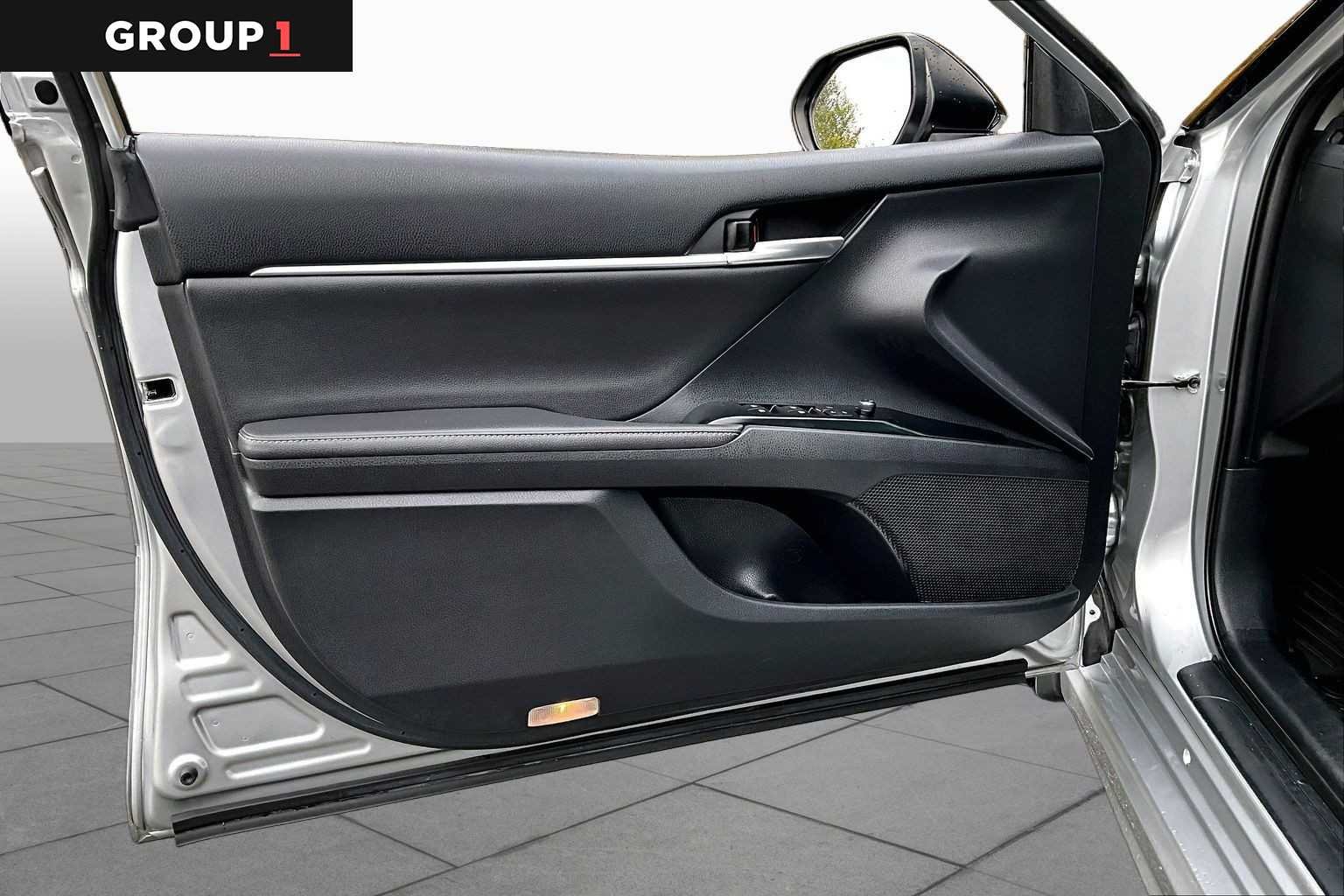 Used 2019 Celestial Silver/Midnight Black Metallic Toyota XSE V6 image 22