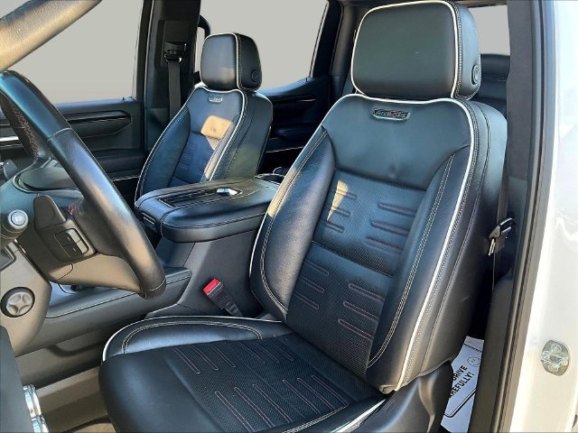 Used 2022 White GMC AT4X image 25