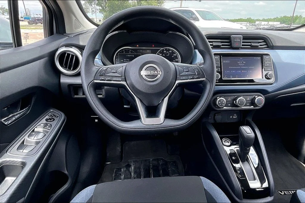 Used 2025 Silver Nissan 1.6 SV image 8