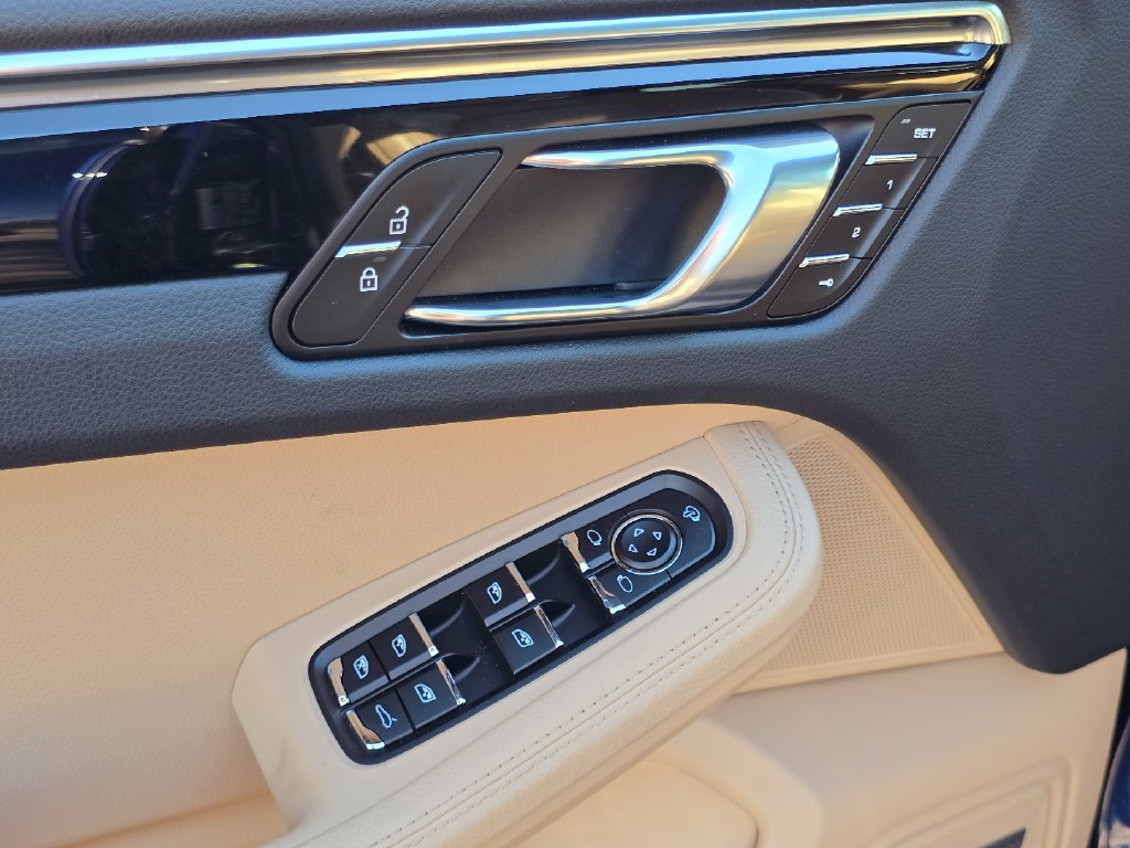 Used 2025 Blue Porsche  image 19