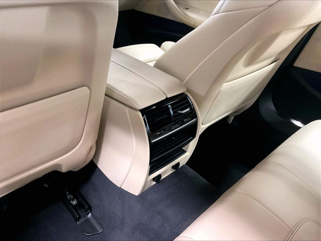 Used 2019 Blue BMW 530e xDrive iPerformance image 28