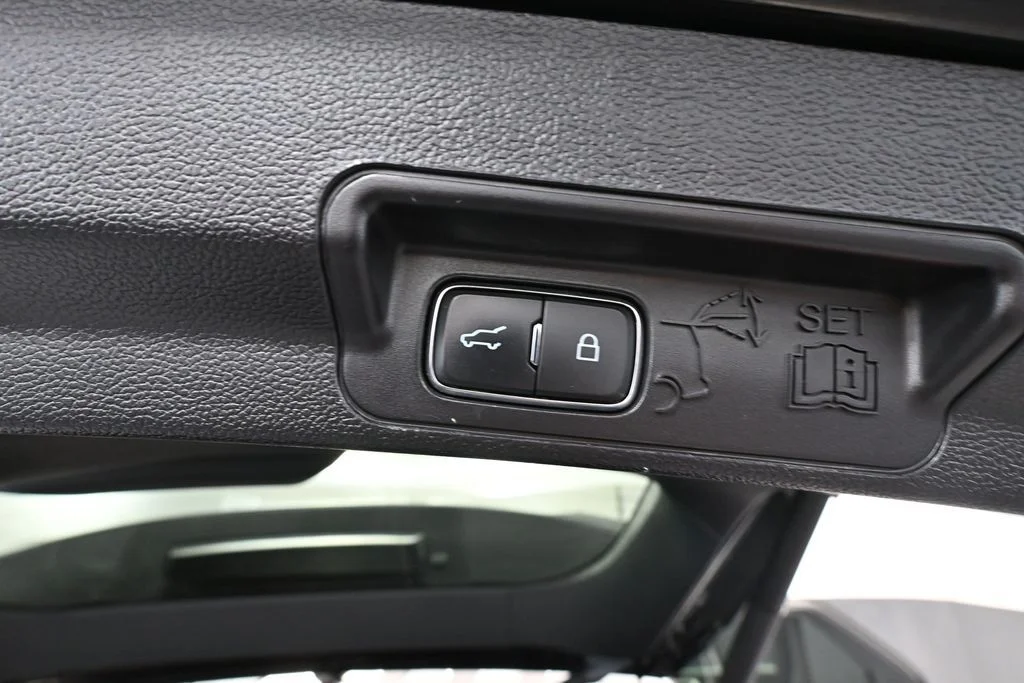 Used 2020 Black Ford Limited image 43
