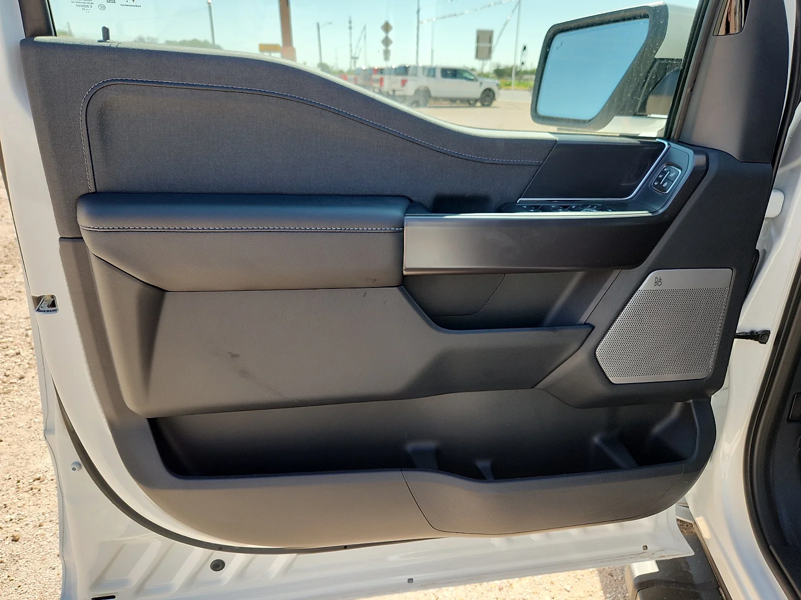 New 2026 Oxford White Ford Lariat image 14