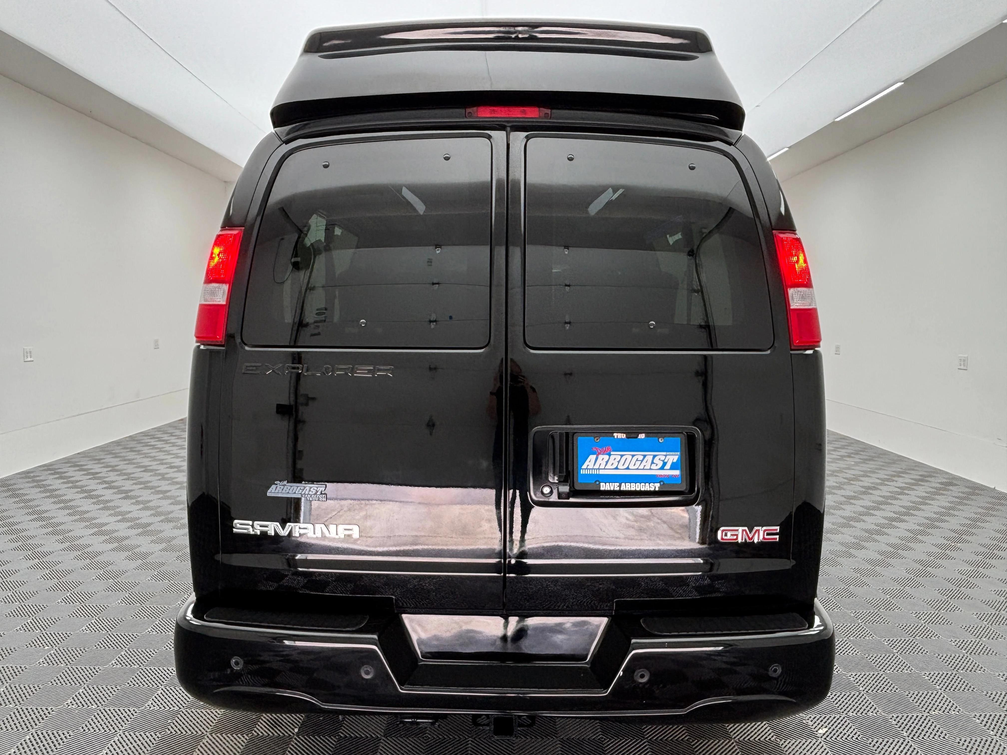 Used 2025 Onyx Black GMC Work Van image 9