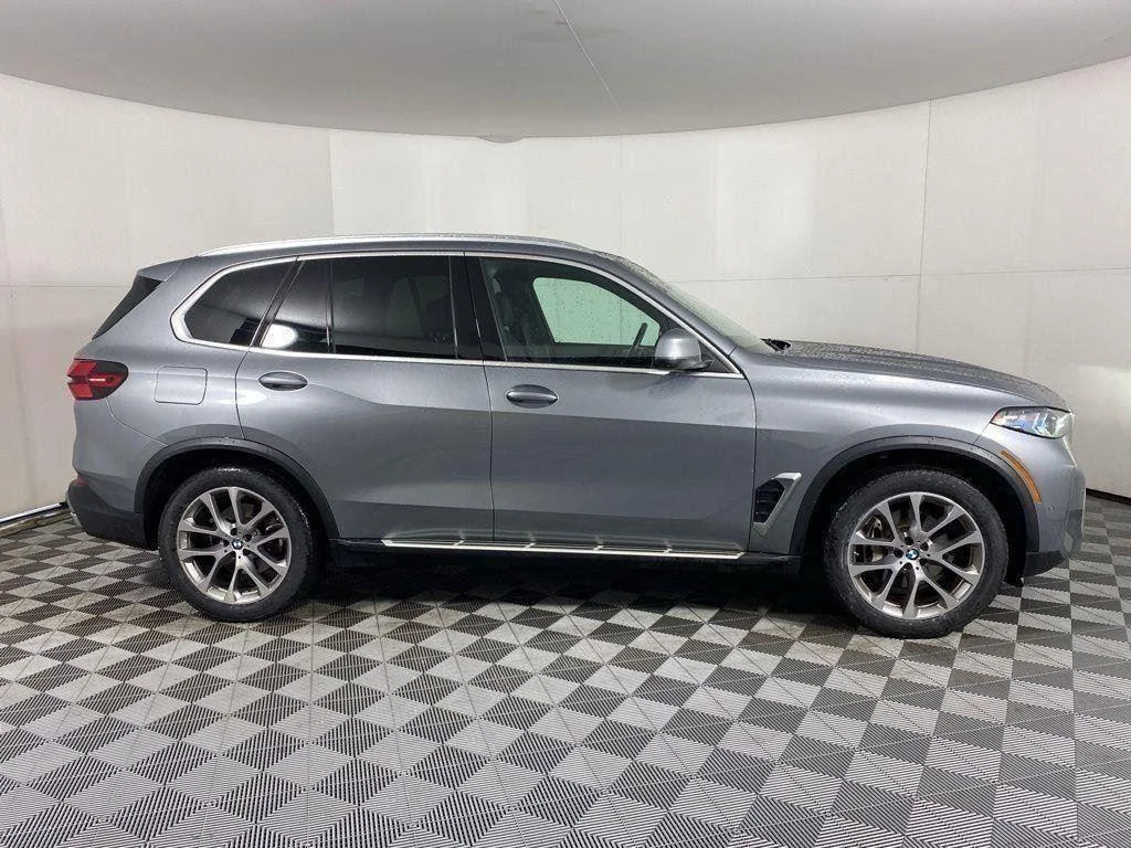 Used 2024 Gray Metallic BMW xDrive40i image 11