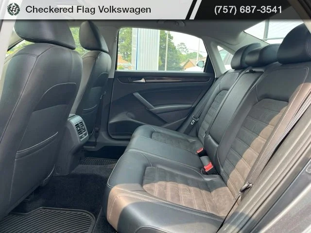 Used 2015 Platinum Gray Metallic Volkswagen TDI SEL Premium image 28