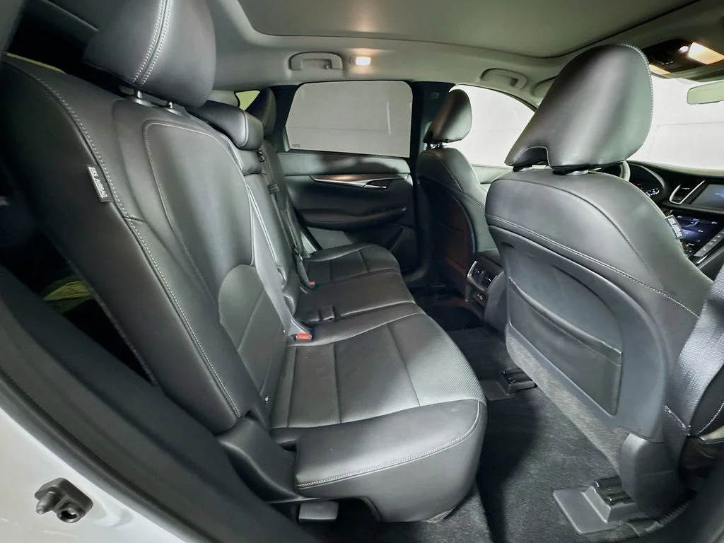 Certified Used 2023 White INFINITI LUXE image 34