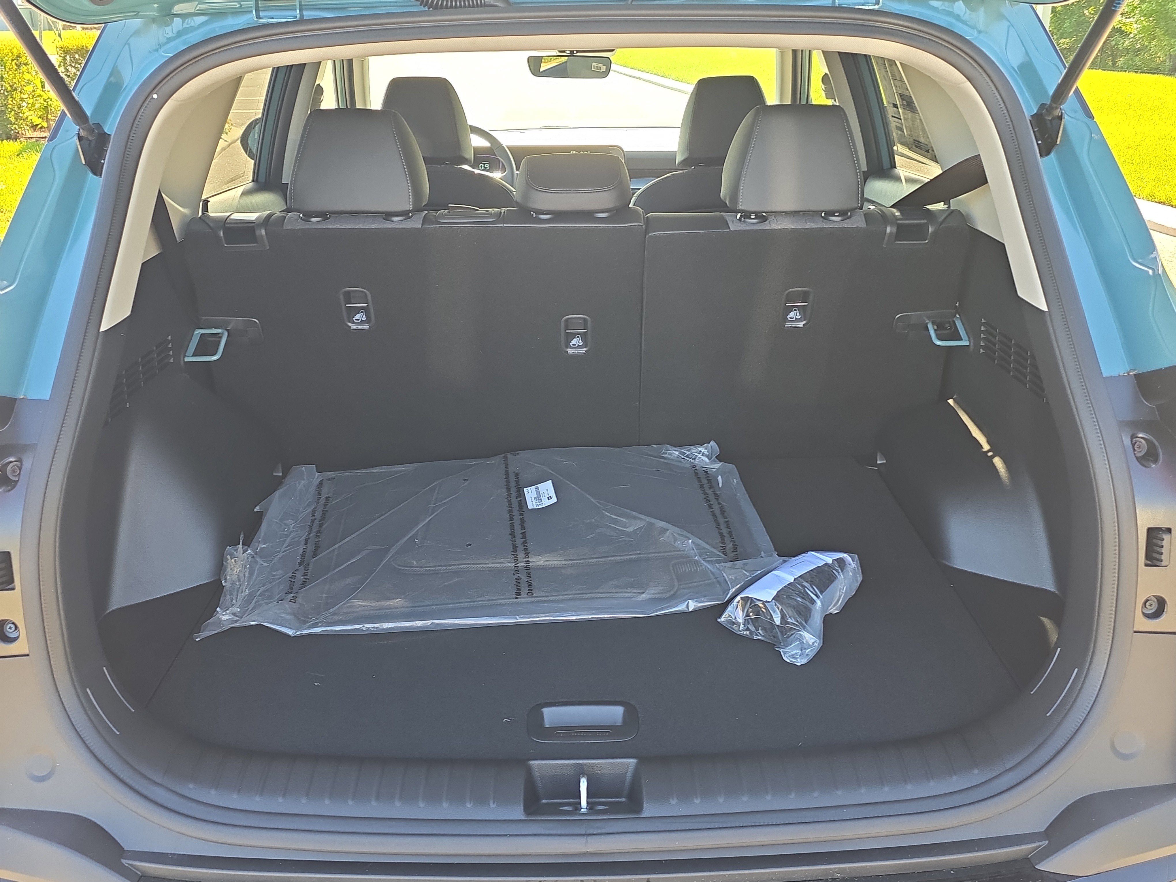 New 2026 Pluton Blue / Black Roof Kia S image 10