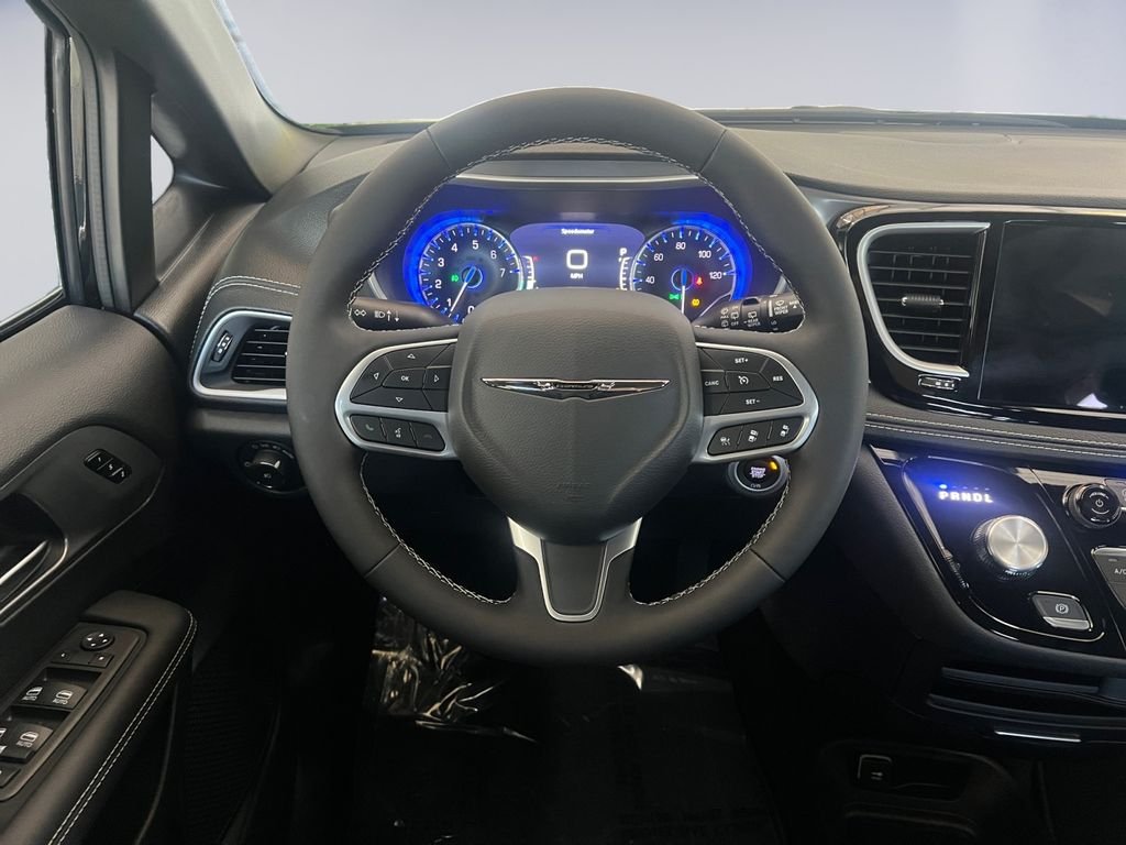 2026 Chrysler Pacifica Select - Photo 14