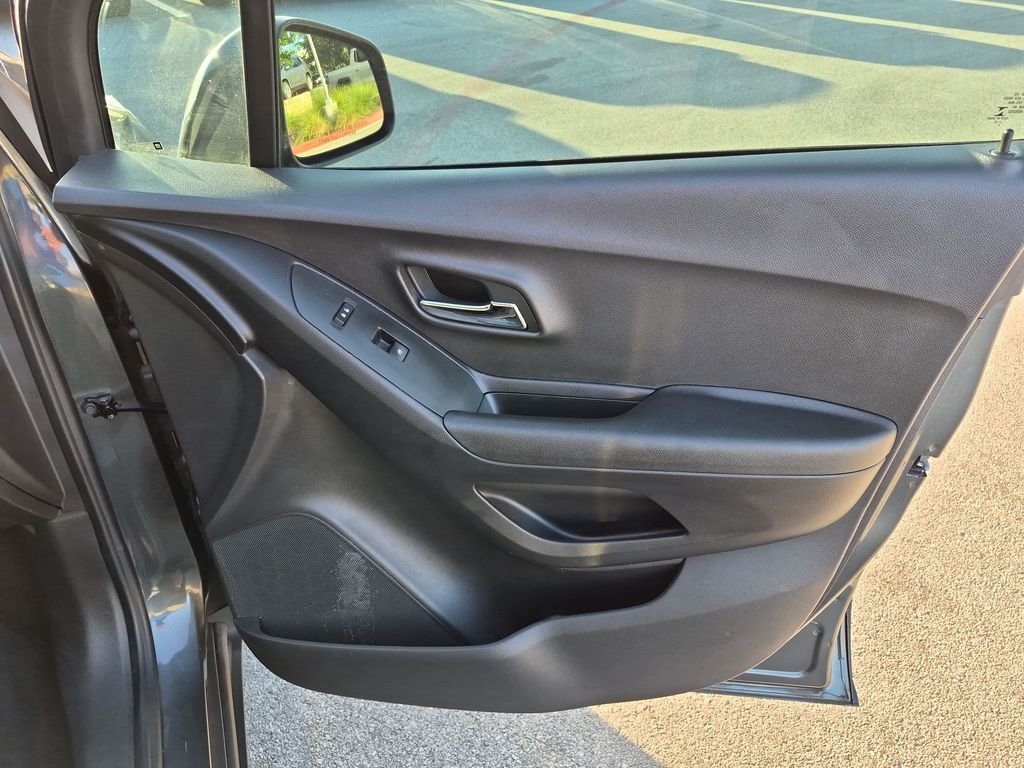 Used 2020 Gray Chevrolet LS image 33