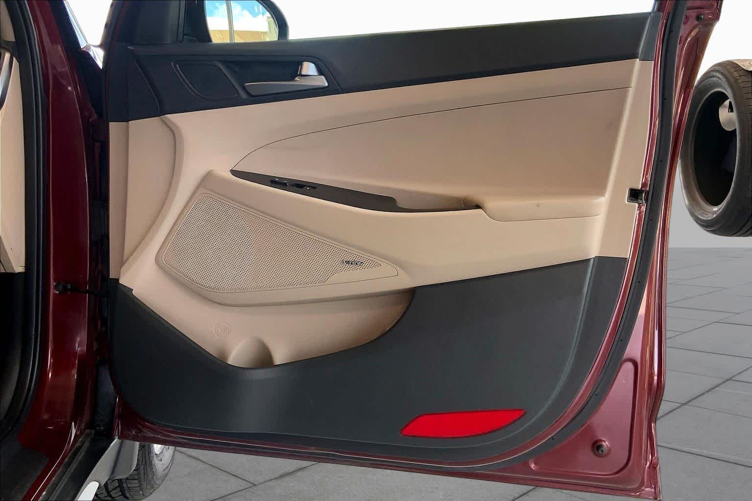 Used 2017 Ruby Wine Hyundai SE Plus image 23