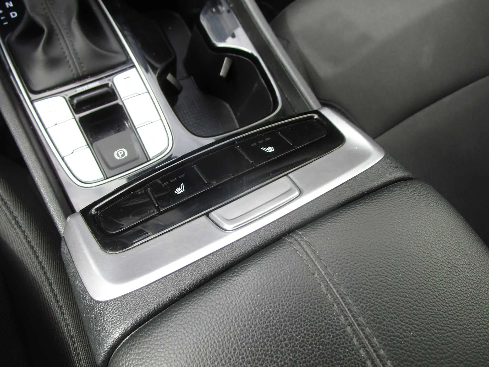 Used 2022 Shimmering Silver Hyundai SEL image 21