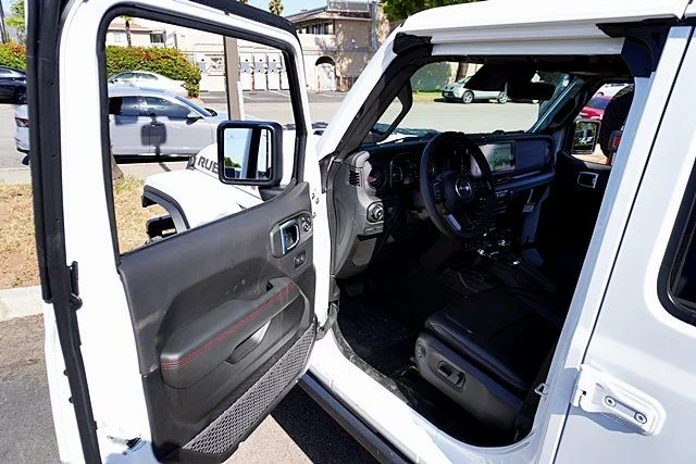 New 2026 Bright White Clear-Coat Exterior Paint Jeep Rubicon X image 44