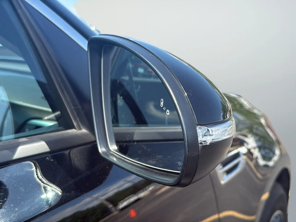 Used 2018 Black Kia S image 33